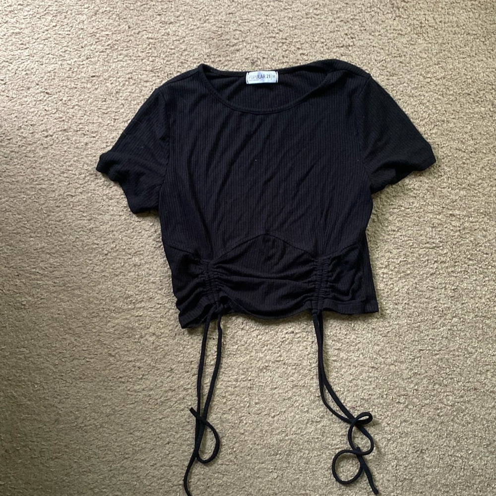 women’s black crop top
